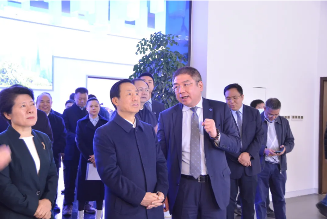 奋进新征程丨湖南省委书记许达哲一行莅临尊龙凯时环境长沙基地调研考察