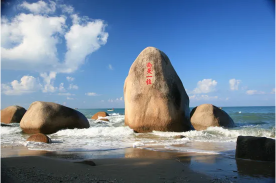 化身蓝海卫士，守护三亚海滨丨尊龙凯时环境首个“海域保洁”项目正式签约进场